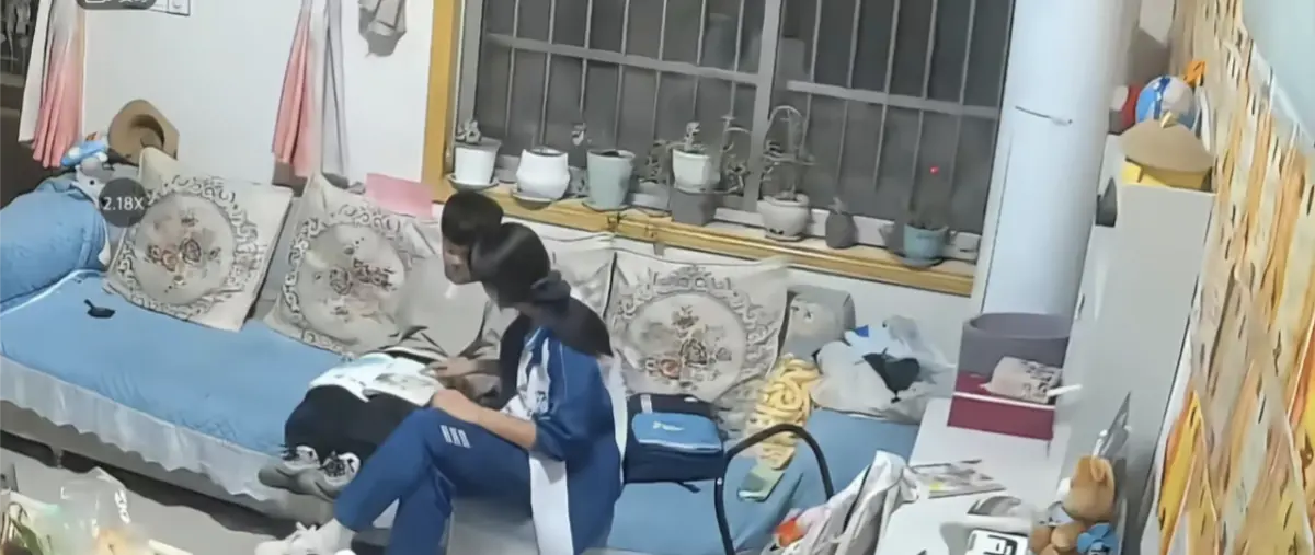 抖音热门来自姐姐的爱引热议-姐弟情深难舍难分事件脉络梳理-姐姐辅导弟弟作业日常高清观看