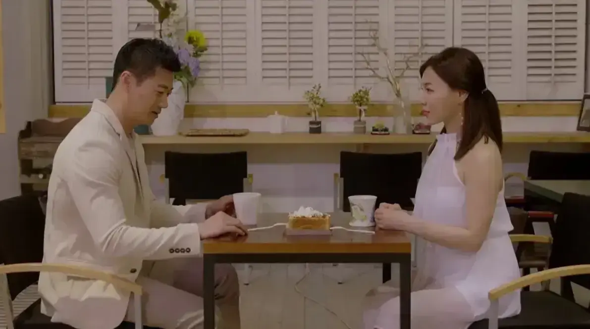 《邻居家妻子》韩国电影未删减1080P韩语中字-百度网盘夸克迅雷下载-高清在线观看-邻居家妻子揭示乏味婚姻中的情感越界