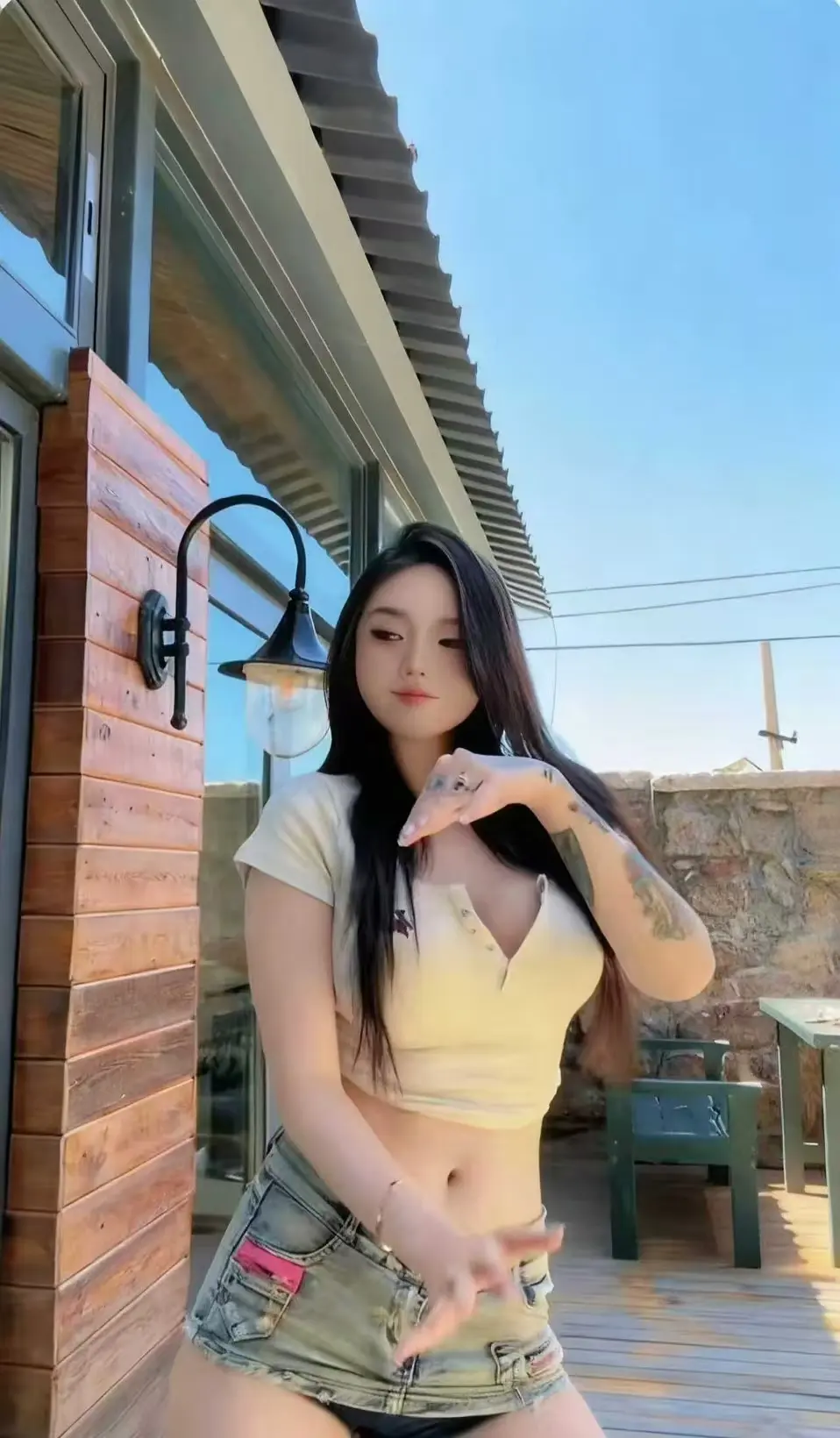 《Meena 成美男》高清全集中文版未删减在线看-免费网盘观看无广告-资源全面开放获取一次看遍Meena 成美男
