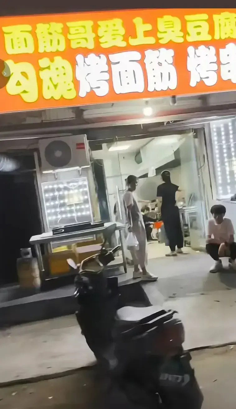 安平勾魂面筋哥丈母娘事件全记录-《丈母娘事件全记录》1080P高清完整版-烤面筋邂逅臭豆腐安平街头震撼故事视频
