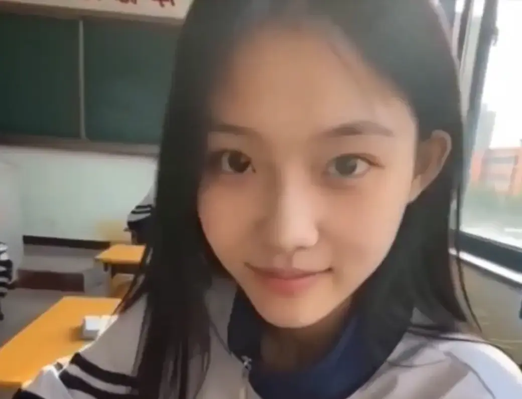 《我的十八岁女友》黄果AI短剧无删减版-4K蓝光高清在线免费观看-我的十八岁女友高甜治愈结局太甜-星空影院独家热播极速加载