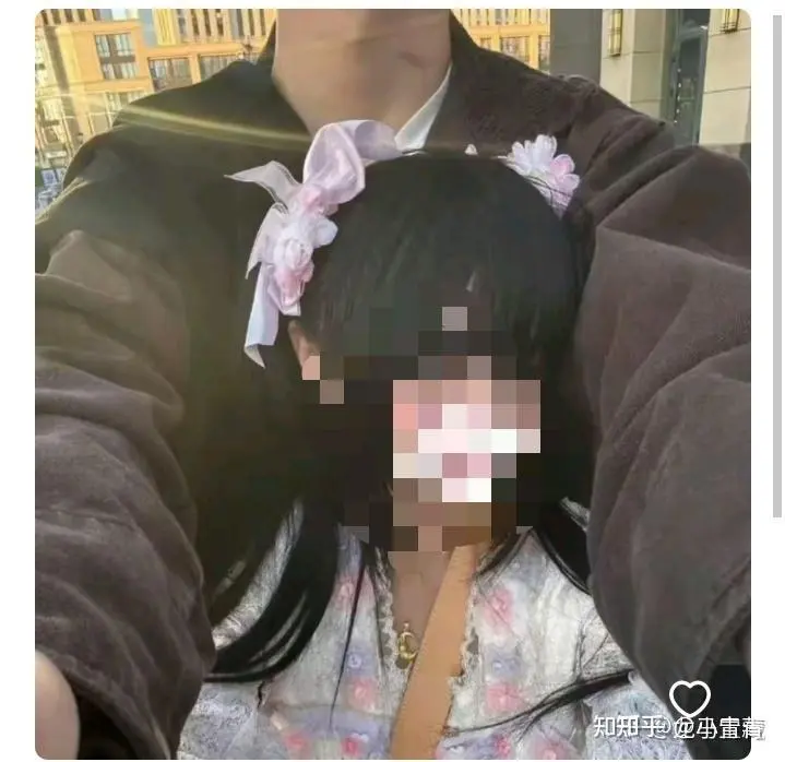 某音清纯网红翻车现场！《