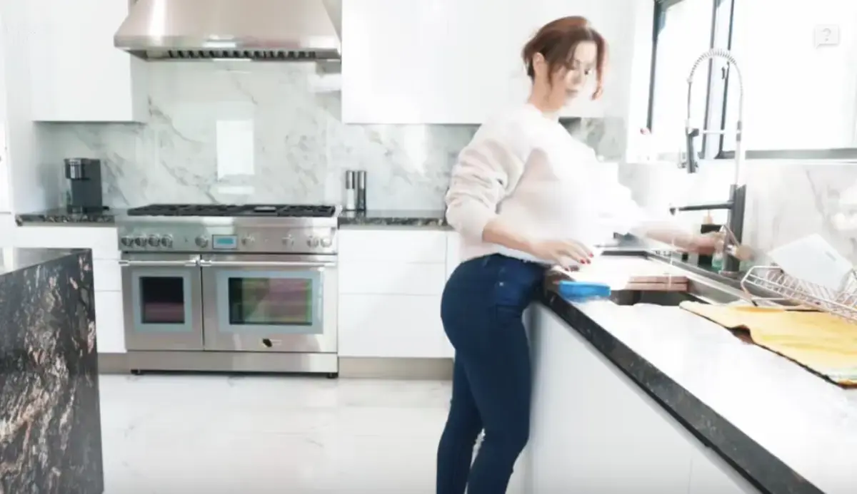 《Alexis Fawx》全系列高清视频在线看 - Alexis Fawx未删减中文版免费播放 - 无广告1080P画质支持网盘下载